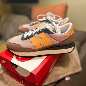 NWOT NEW BALANCE 237 women‘s- WS237WN1 multi (tan/light pink/coral/teal) Size 10